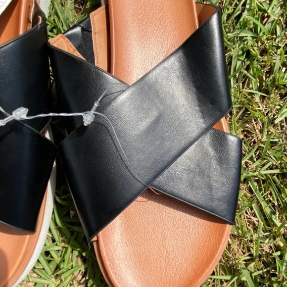 Women’s Universal Thread Sandals - Picture 5 of 9